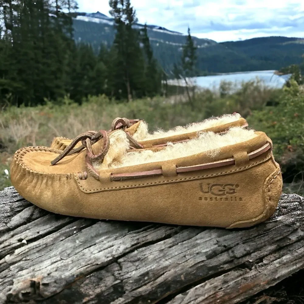 🔥🔥UGG Dakota Moccasin Slipper Water Resistant Slip on Size 6